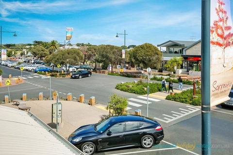 Simply Sorrento - Accommodation Gladstone 1