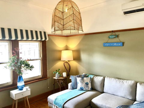 Sinnamon's By The Sea - Accommodation Gladstone 1