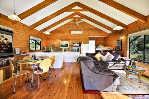 Siver Cabin - Accommodation Gladstone 1