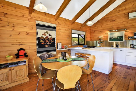 Siver Cabin - Accommodation Gladstone 2