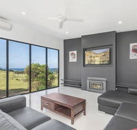 Skenes Retreat - views of the ocean from the deck - Accommodation Gladstone