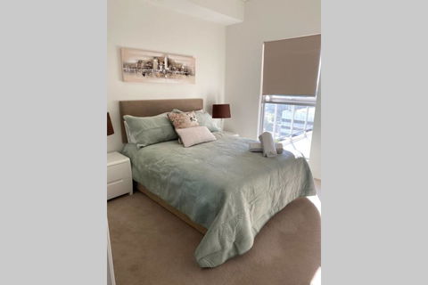 SKY GARDEN SUNSET RIVER VIEW NETFLIX WINE PARKING - Accommodation Gladstone 2