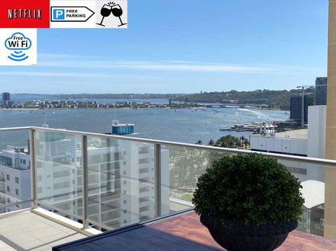SKY GARDENS SUNSET RIVER VIEW NETFLIX WINE PARKING - Accommodation Gladstone 0