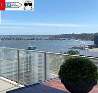 SKY GARDENS SUNSET RIVER VIEW NETFLIX WINE PARKING - Accommodation Gladstone