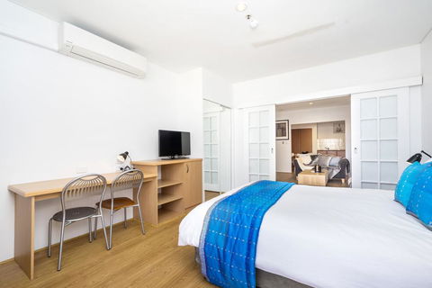 Sky High Quality Excellent Fit Out - Accommodation Gladstone 2