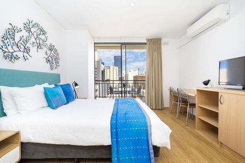 Sky High Quality Excellent Fit Out - Accommodation Gladstone 1