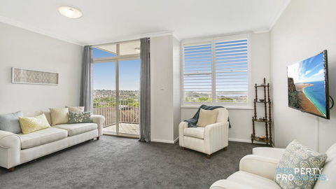 Skylark Executive Apartment Over Mosman - Accommodation Gladstone 3