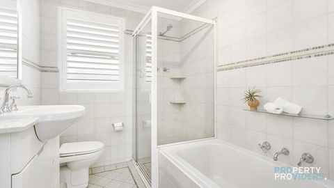 Skylark Executive Apartment Over Mosman - Accommodation Gladstone 1