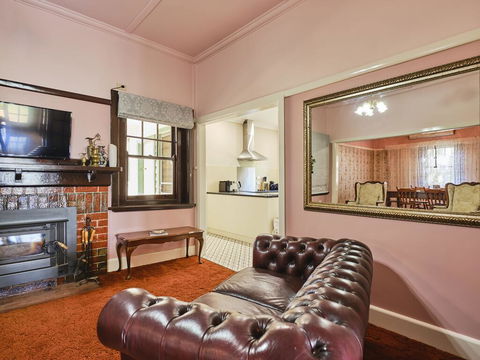 Skymirror Cottage - Accommodation Gladstone 2