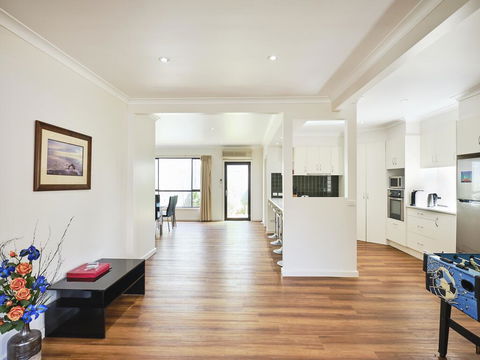 Skymirror Villa - Accommodation Gladstone 0