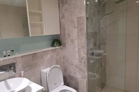 Skyview Luxury 4Br Penthouse WWP - Accommodation Gladstone 3