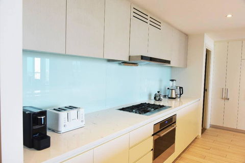 Skyview Luxury 4Br Penthouse WWP - Accommodation Gladstone 0