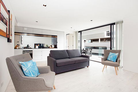 Sleek Modern Apartment In The Heart Of Manly - Accommodation Gladstone 0
