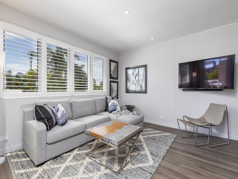 Sleek, Modern And Comfortable On Hastings Street - Accommodation Gladstone 3