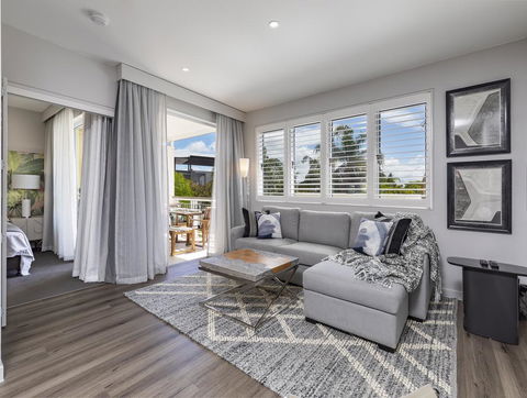 Sleek, Modern And Comfortable On Hastings Street - Accommodation Gladstone 0