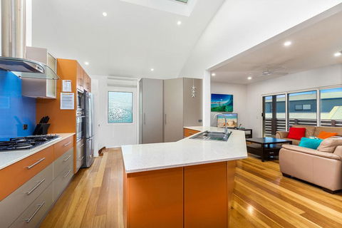 Slipstream By The Sea - Accommodation Gladstone 2