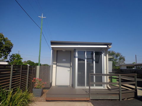 Smart Stayzzz Inns - Accommodation Gladstone 2