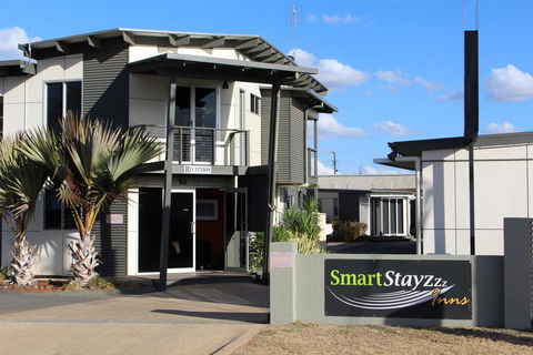 Smart Stayzzz Inns - Accommodation Gladstone 0