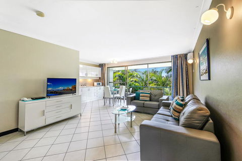 Smugglers On The Beach - Accommodation Gladstone 3
