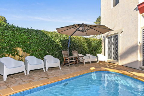 Smugglers Resort-Style Apartments No 9 - Accommodation Gladstone 0