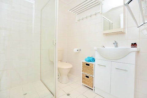 Smugglers Resort-Style Apartments No 9 - Accommodation Gladstone 1