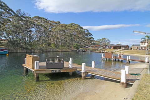 Snapper Lodge Waterfront - Accommodation Gladstone 0