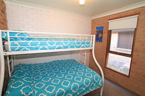 Snapper Lodge Waterfront - Accommodation Gladstone 1