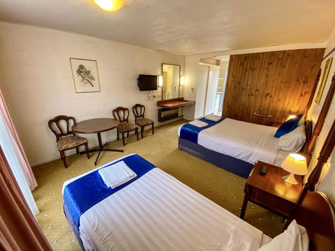 Snow Season Motor Inn - Accommodation Gladstone 2