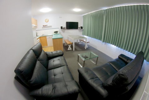 Snow Ski Apartments 25 - Accommodation Gladstone 1