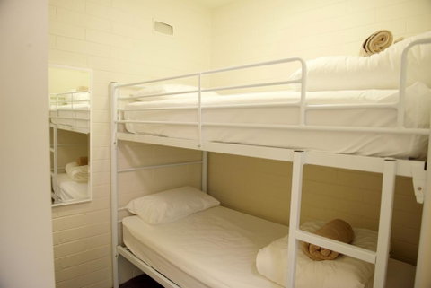 Snow Ski Apartments 27 - Accommodation Gladstone 2