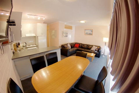 Snow Ski Apartments 28 - Accommodation Gladstone 2