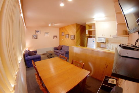 Snow Ski Apartments 29 - Accommodation Gladstone 2