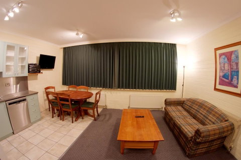 Snow Ski Apartments 34 - Accommodation Gladstone 1