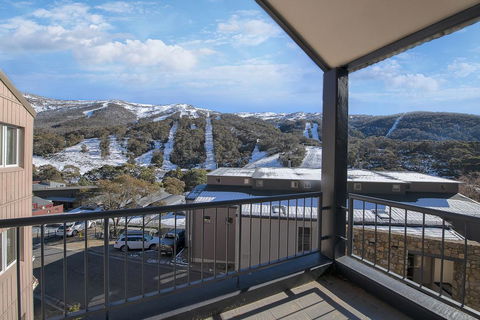 Snowman 8 - Accommodation Gladstone 2