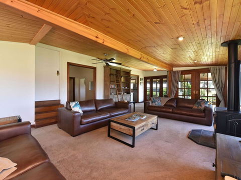 Soldiers Cottage Picturebook Vineyard Home - Accommodation Gladstone 3