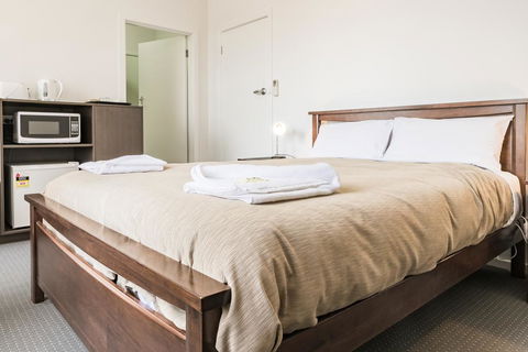 Somerset Hotel - Accommodation Gladstone 0