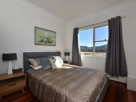 Somerville Wines Farmstay In Broke, Super Cute House On Working Farm. Walk For Miles. - Accommodation Gladstone 3