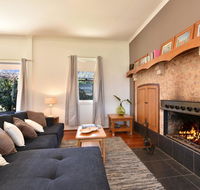 Somerville Wines Farmstay in Broke super cute house on working farm. Walk for miles. - Accommodation Gladstone