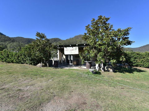Somerville Wines Farmstay In Broke, Super Cute House On Working Farm. Walk For Miles. - Accommodation Gladstone 1