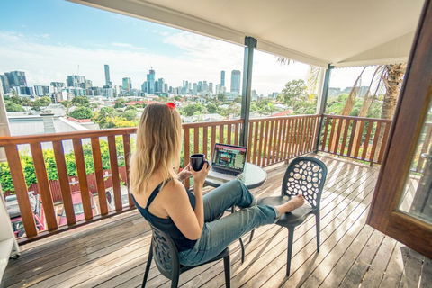 Somewhere To Stay Backpackers - Accommodation Gladstone 0