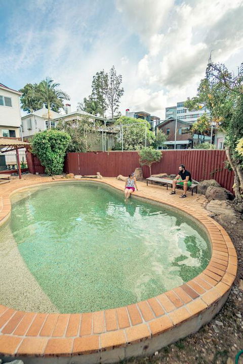 Somewhere To Stay Backpackers - Accommodation Gladstone 3