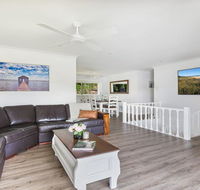 Sounds by the Sea - open plan living metres to beach - Accommodation Gladstone
