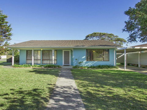 Soundwaves - Games Room With Table Tennis - Accommodation Gladstone 2
