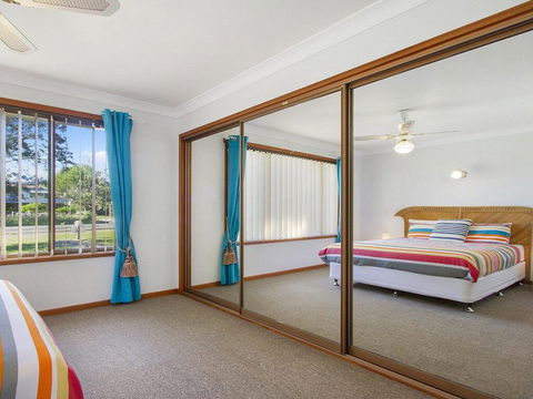 Soundwaves - Games Room With Table Tennis - Accommodation Gladstone 3