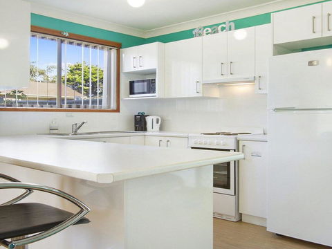 Soundwaves - Games Room With Table Tennis - Accommodation Gladstone 1