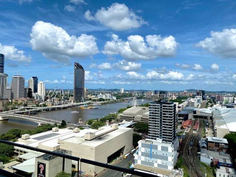 South Bank Riverside Sub Apartment - Accommodation Gladstone 1