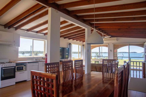 South Coast Retreat - Accommodation Gladstone 1
