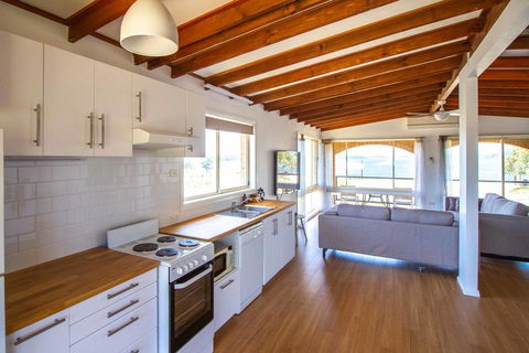 South Coast Retreat - Accommodation Gladstone 3