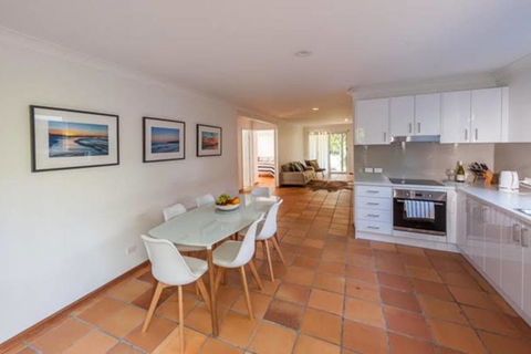 South Golden Beach - Accommodation Gladstone 2