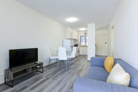 South Perth Perfect Location Free WIFI & Parking - Accommodation Gladstone 1